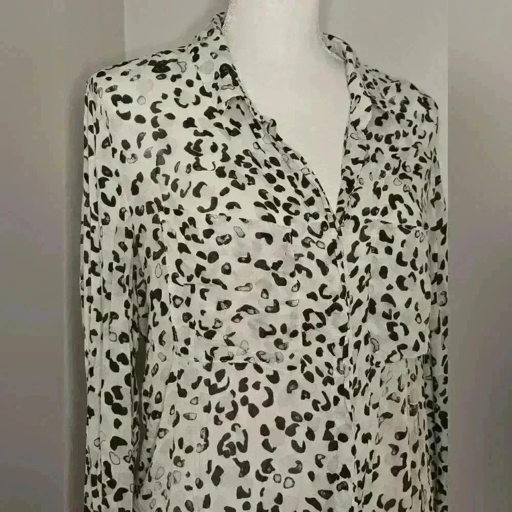 Bella Dahl Animal Print Super Soft Button-Up Shirt - Picture 4 of 9